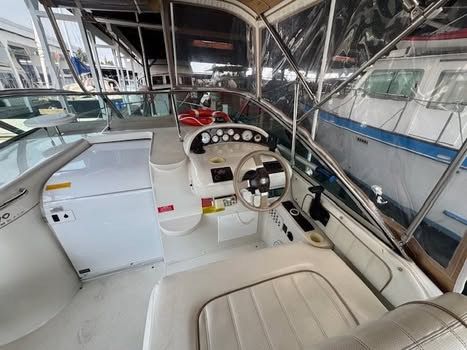 2000 Larson Cabrio 270 Mid Cabin - 4