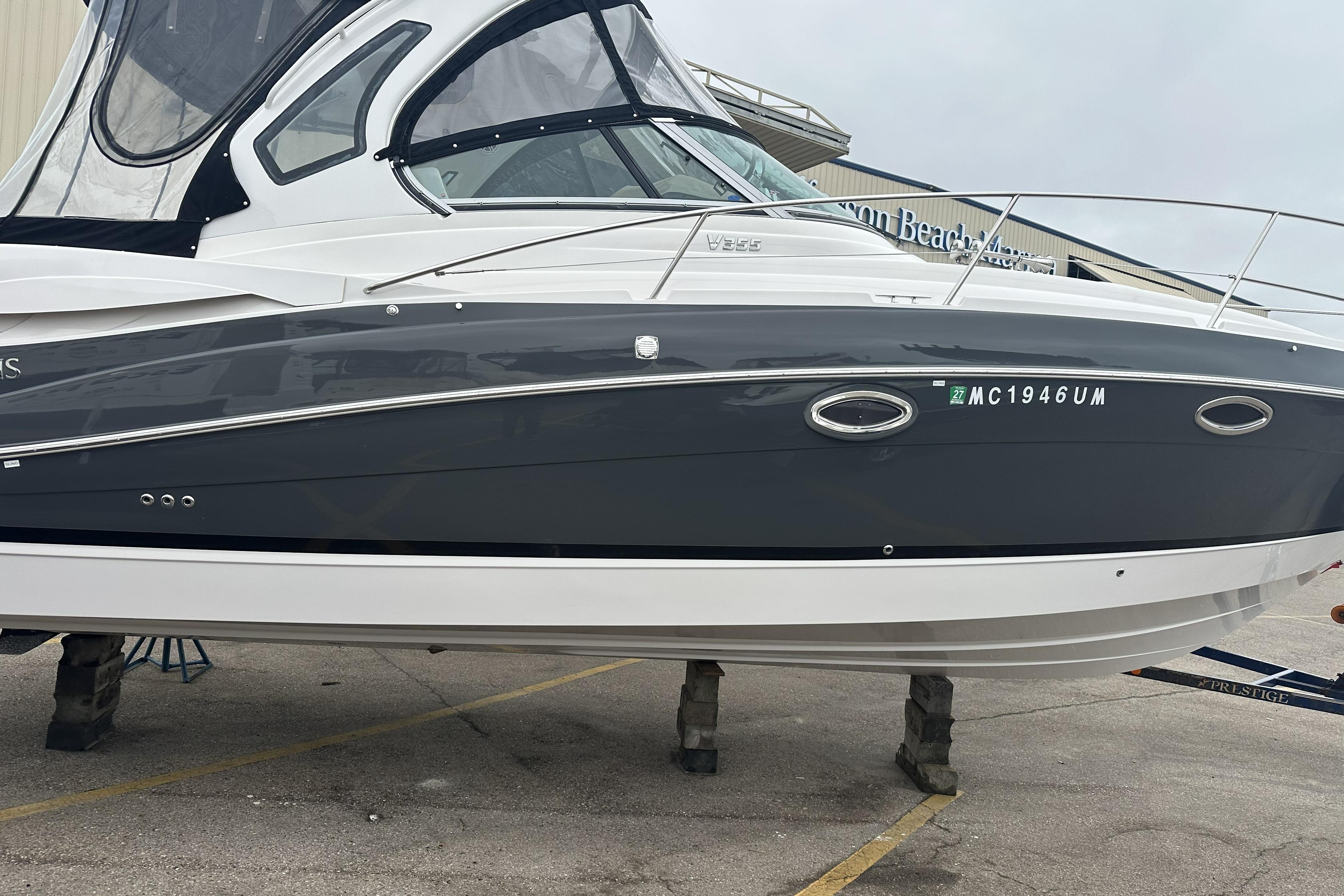 2018 Four Winns V355