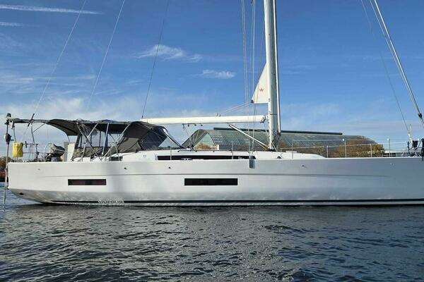 2022 Dufour 530