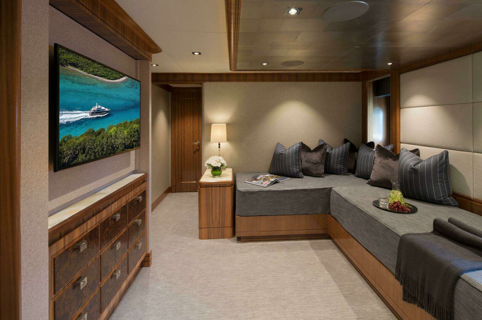 2016 Crescent Full Displacement, Twin Screw Diesel - Image 13