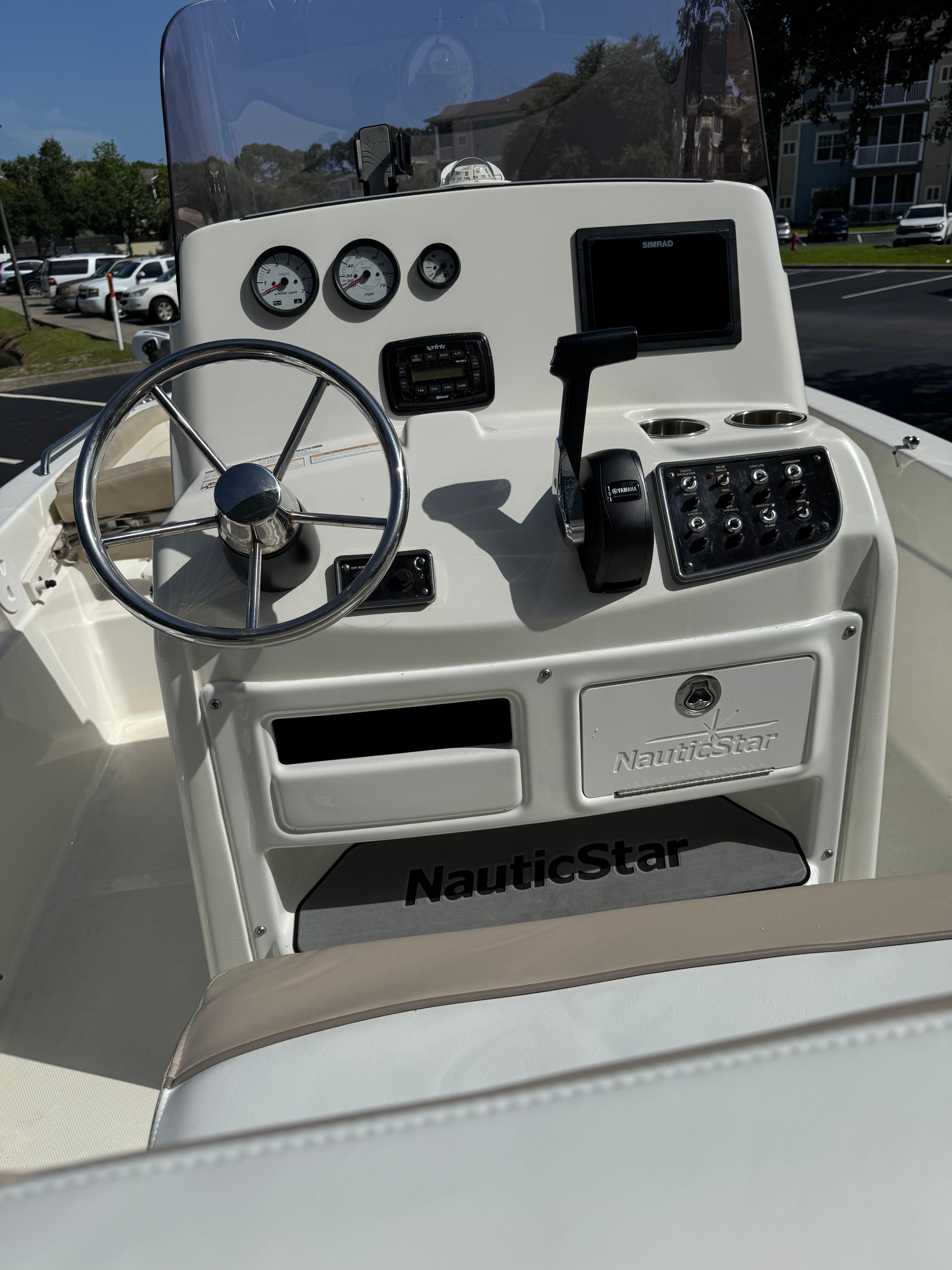 2018 NauticStar 211 Angler - 14