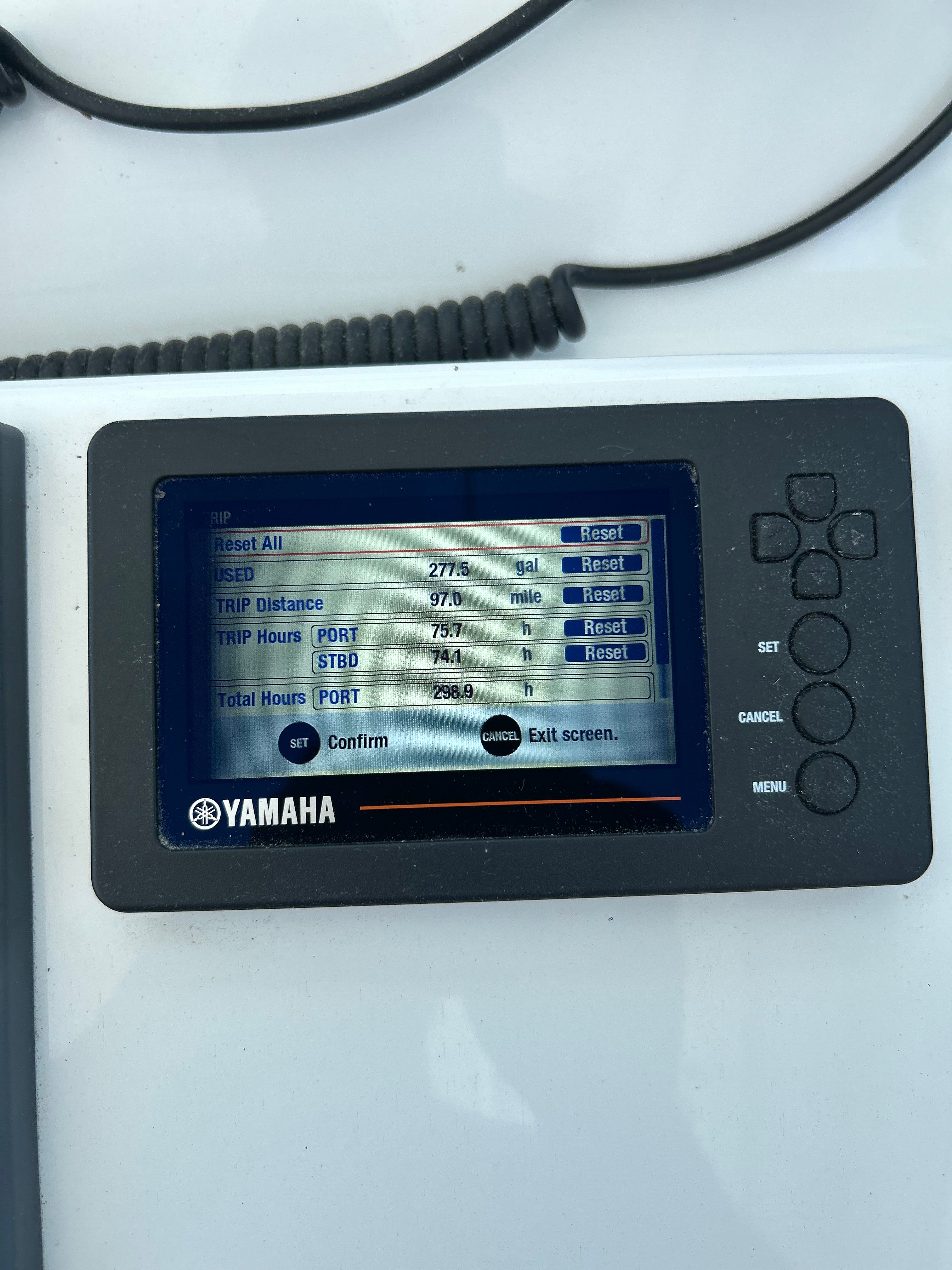 Yamaha display showing fuel usage and engine hours.