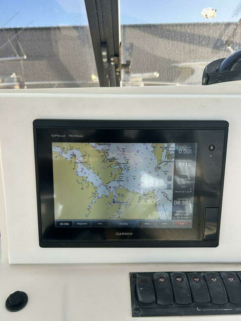 1995 Carolina Classic 28 Express - Image 15