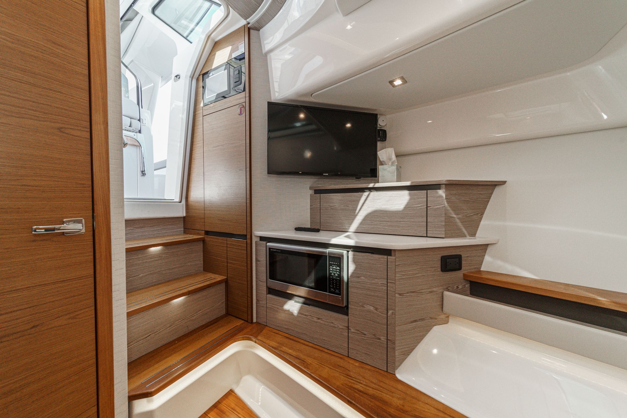 2023 Tiara Yachts 48 LS - 48