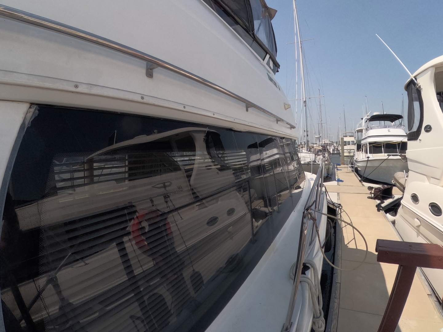 2000 Carver 406 Motor Yacht - Image 19