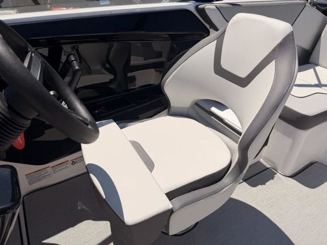 2026 Yamaha Boats SX220 - 16