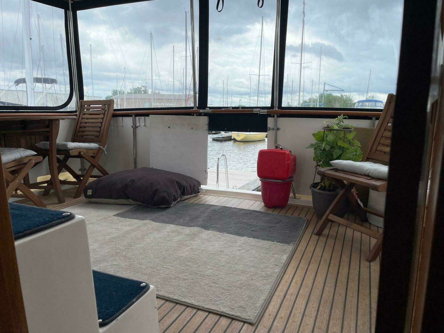 1989 Marine Trader 47 Cockpit Motor Yacht - Image 7