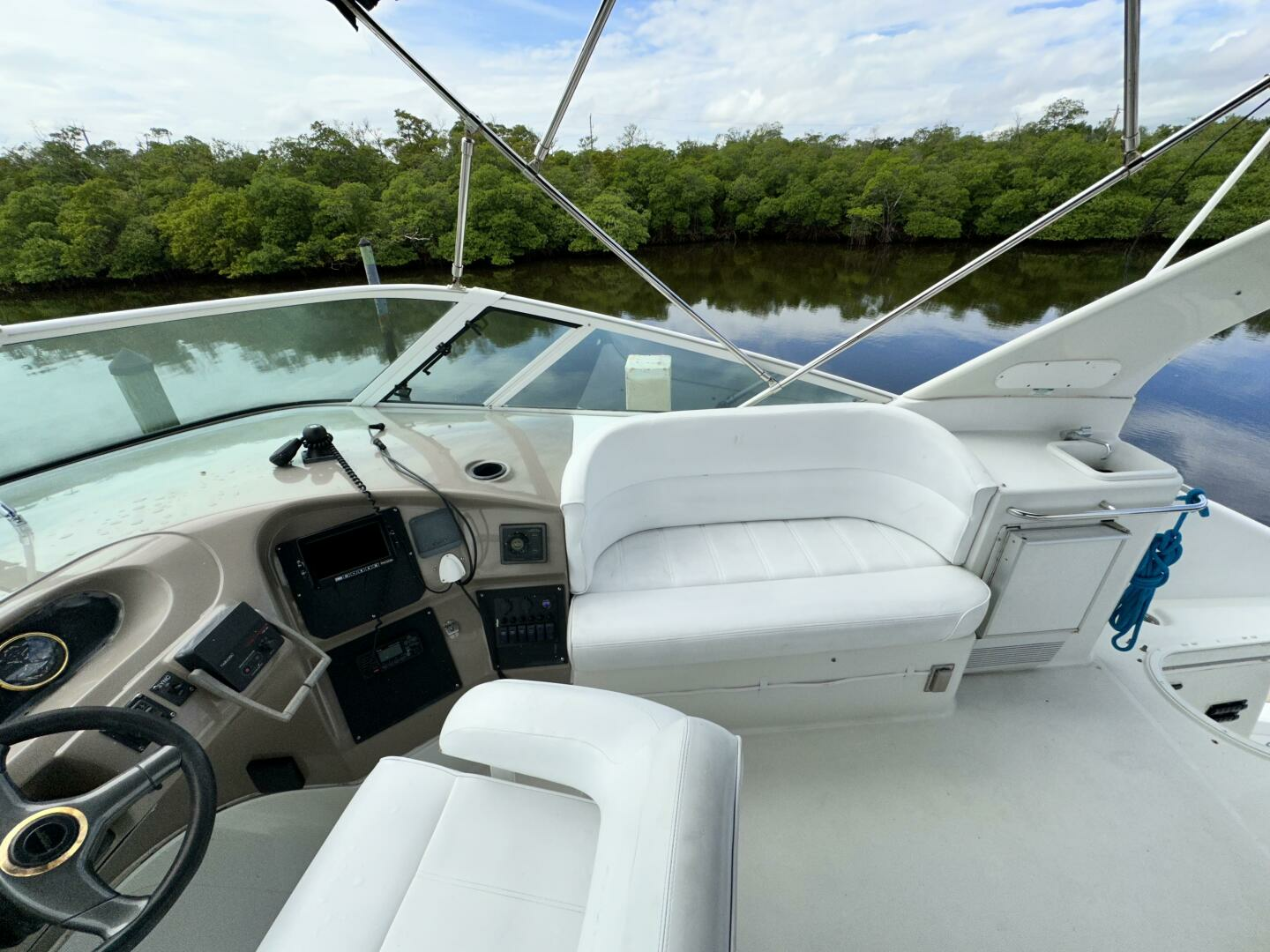 1999 Carver 450 Pilothouse - Image 16