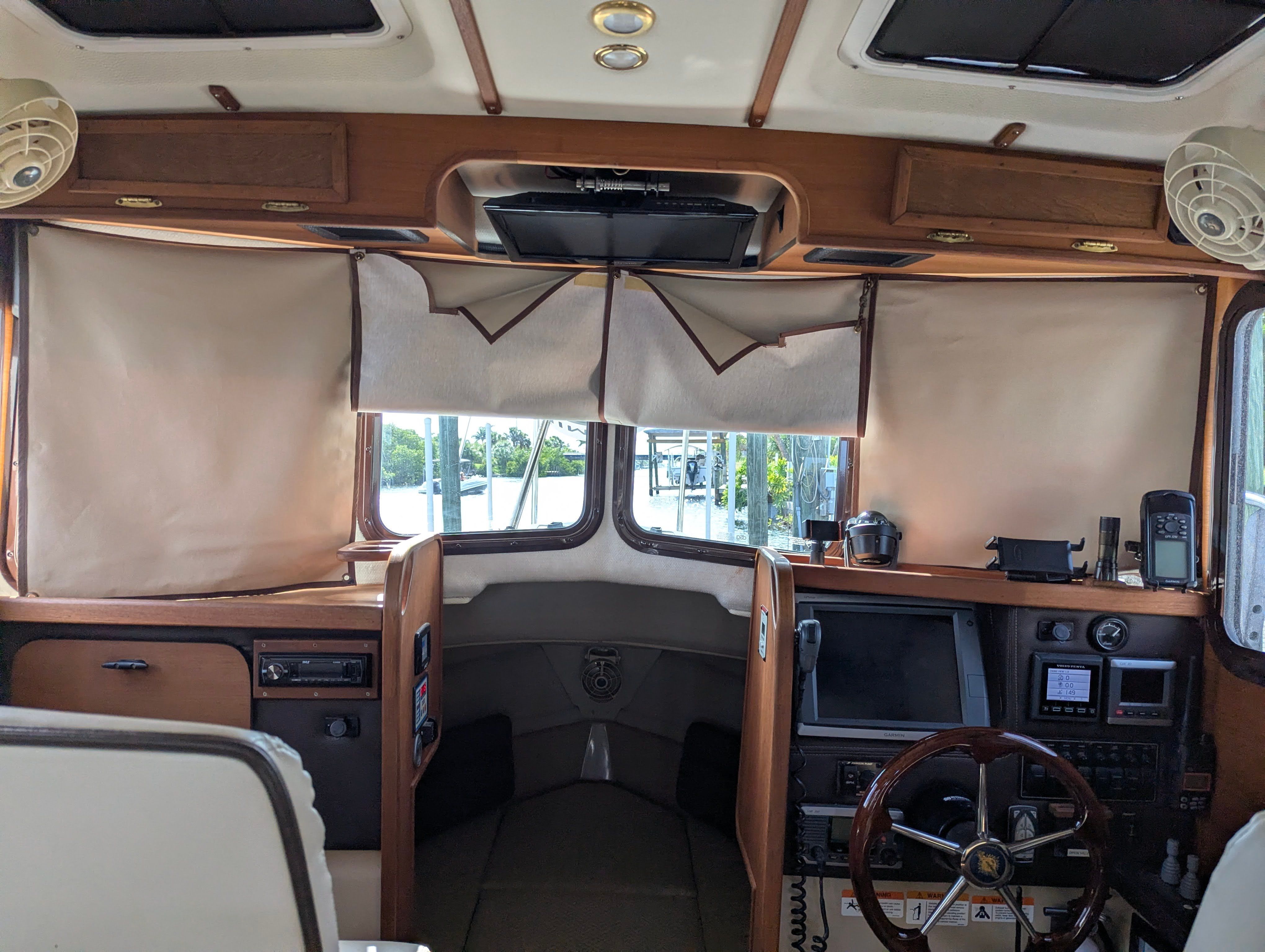 2014 Ranger Tugs R-27 - 29