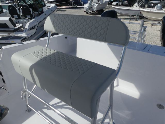 2026 Twin Vee 240 STX - 9