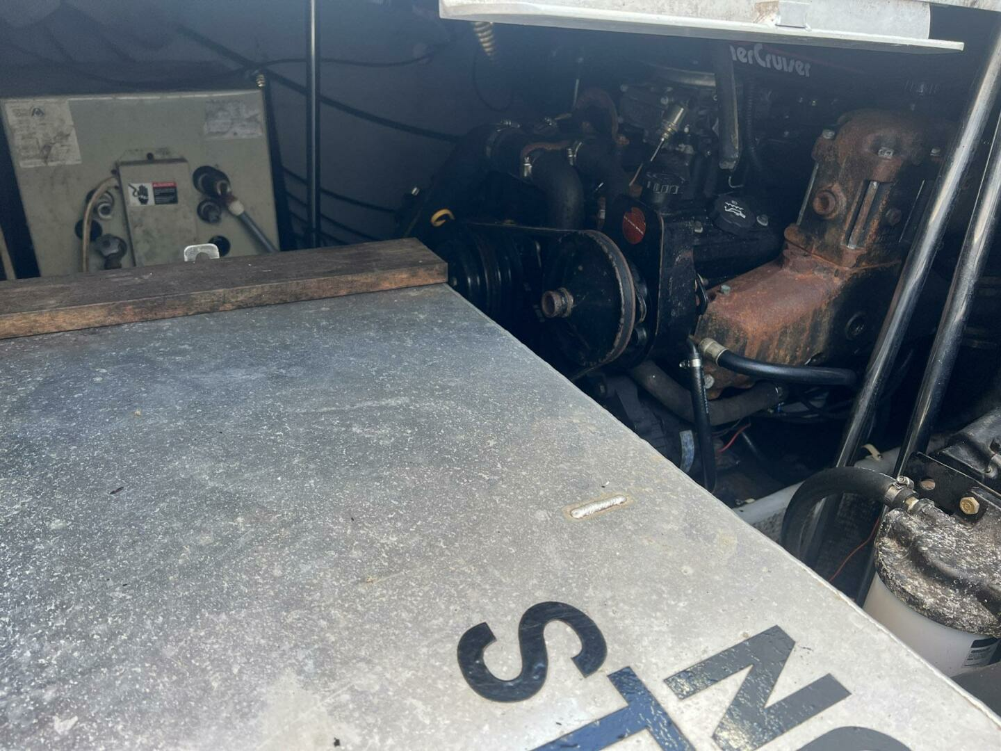1996 Silverton 310 Express - Image 20