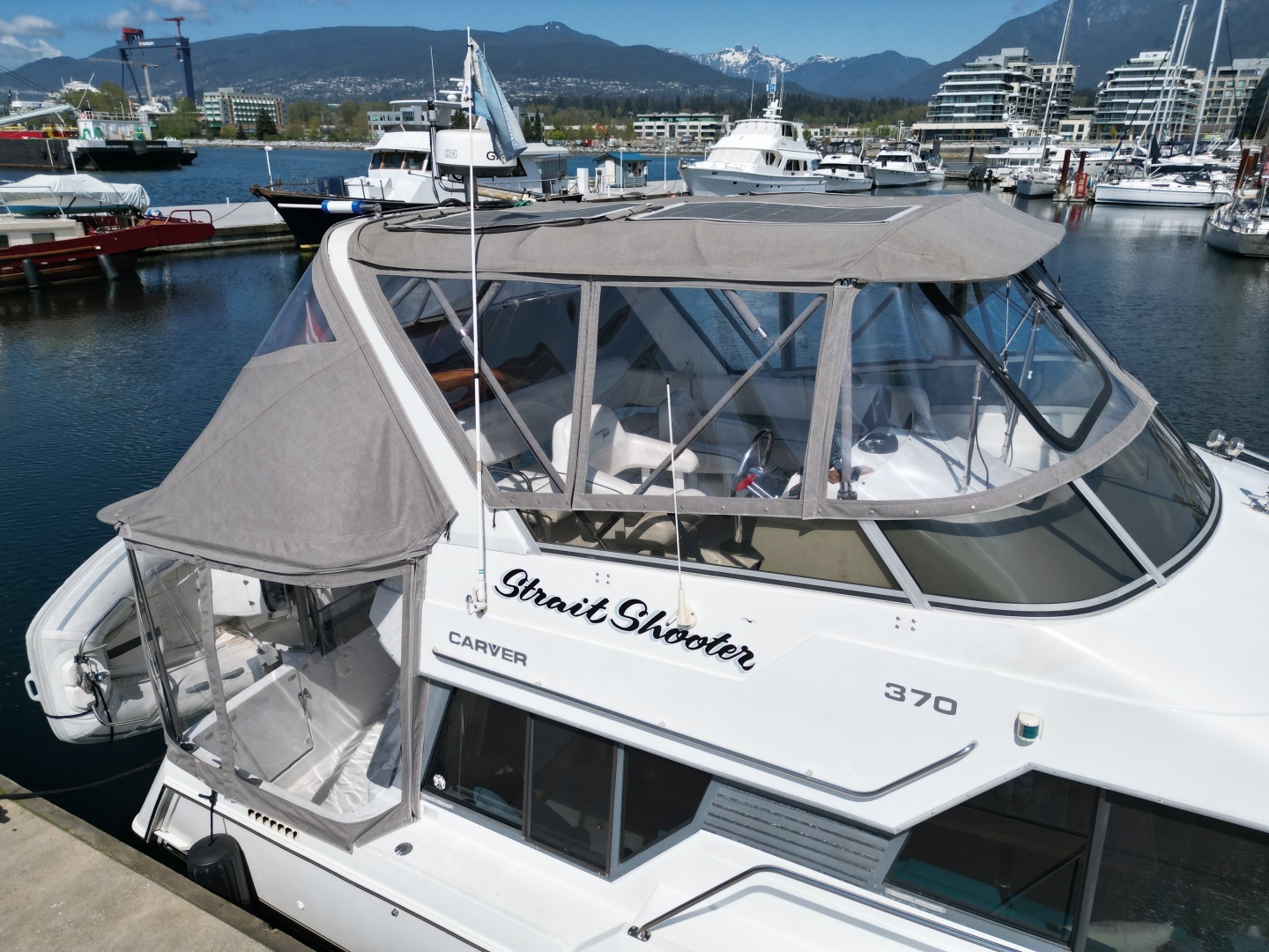 1996 Carver 370 Voyager - Image 8