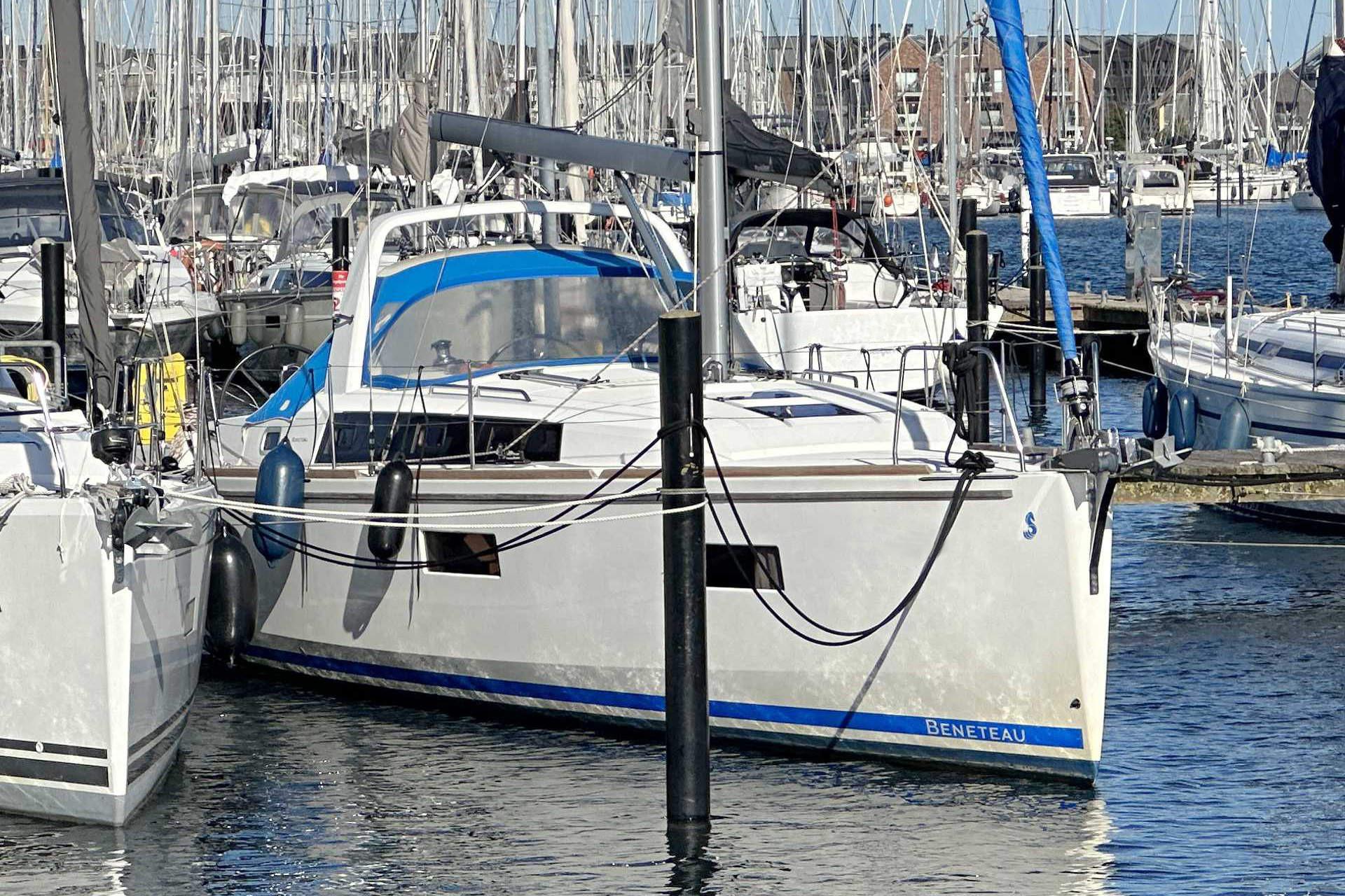 2014 Beneteau Oceanis 38