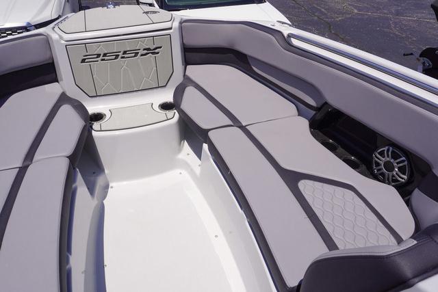 2025 Yamaha Boats 255XD - 4