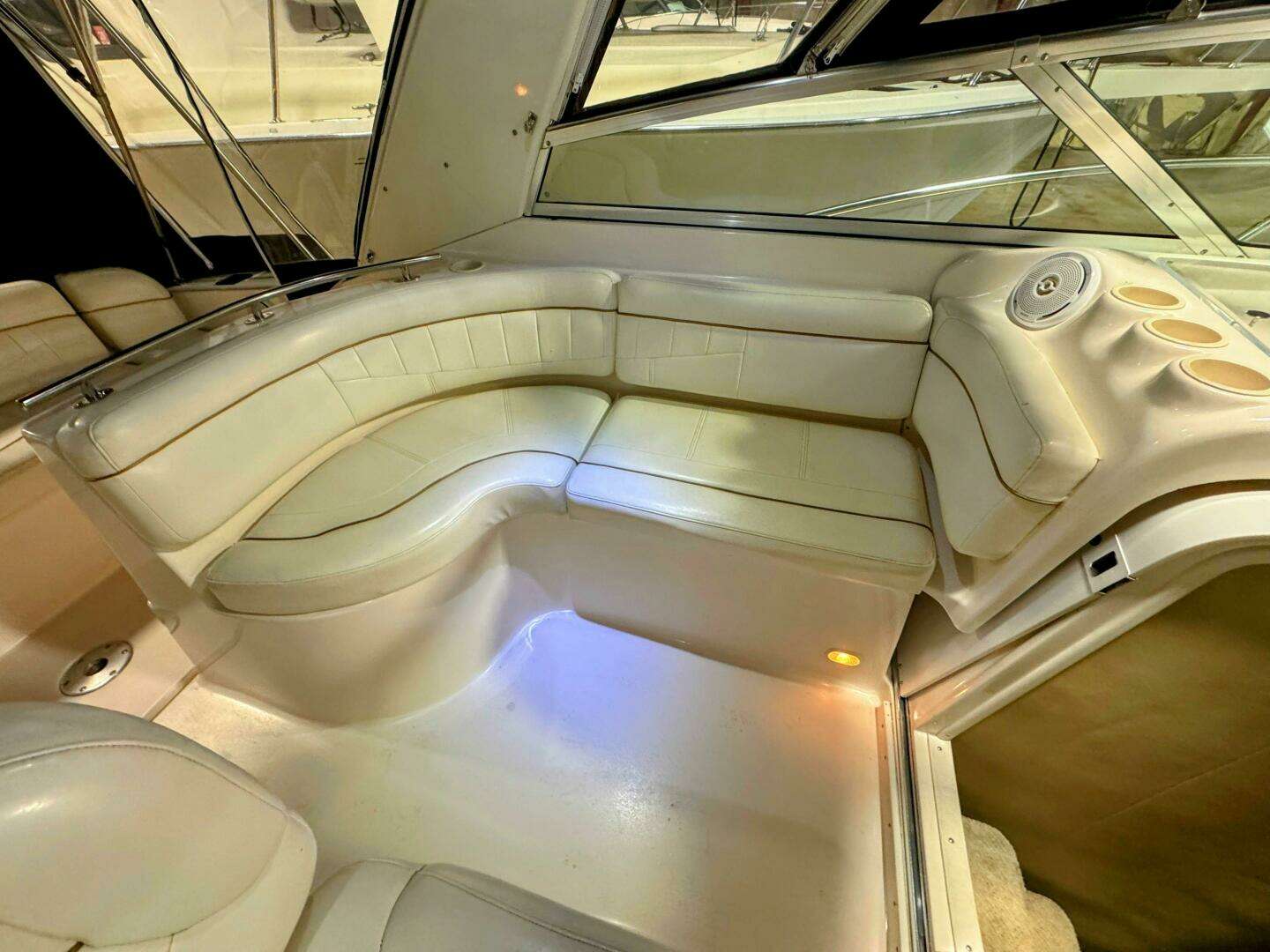 2002 Rinker 342 Fiesta Vee - Image 12