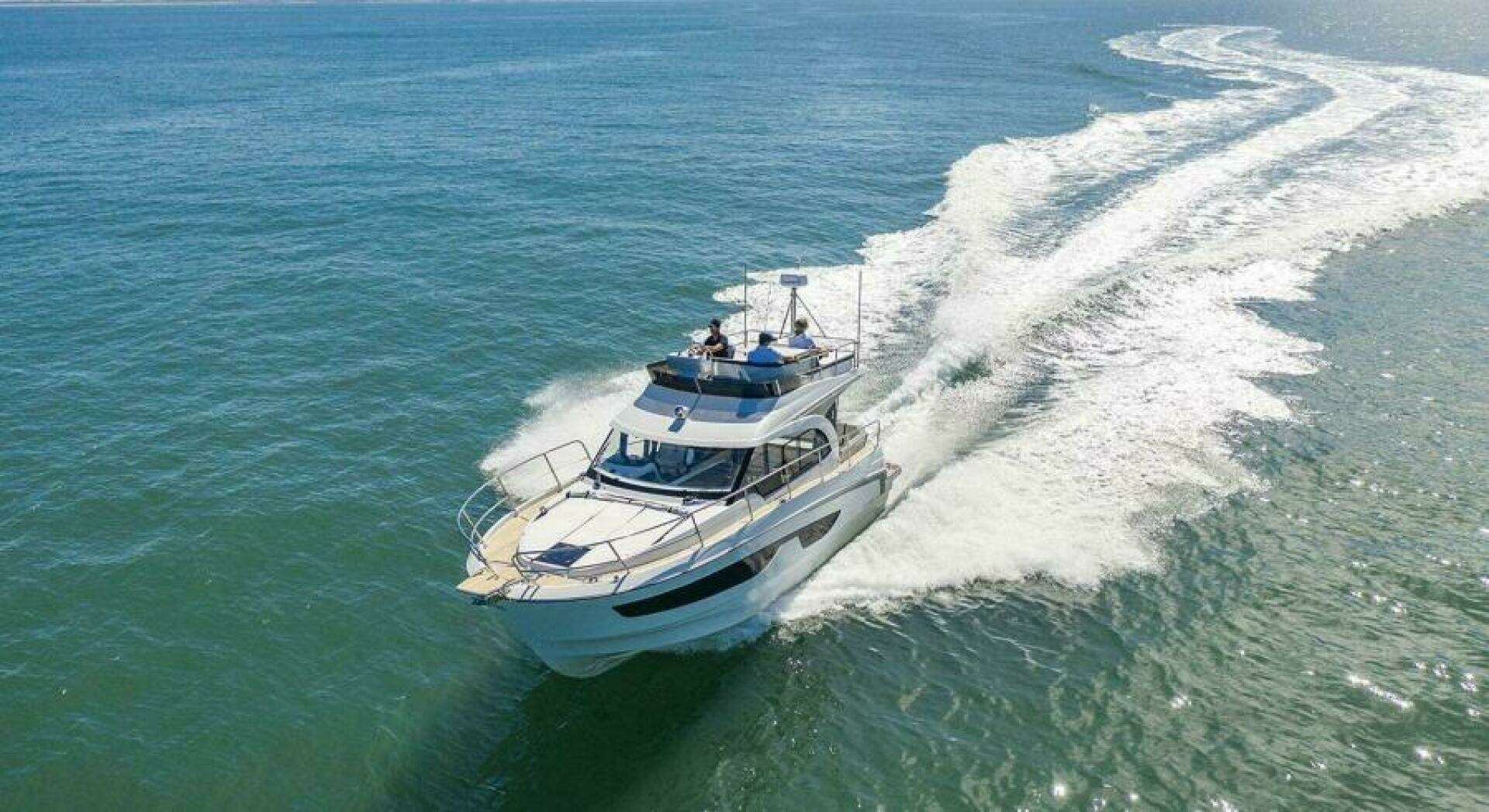 2026 Beneteau Antares 11 Fly - Image 2