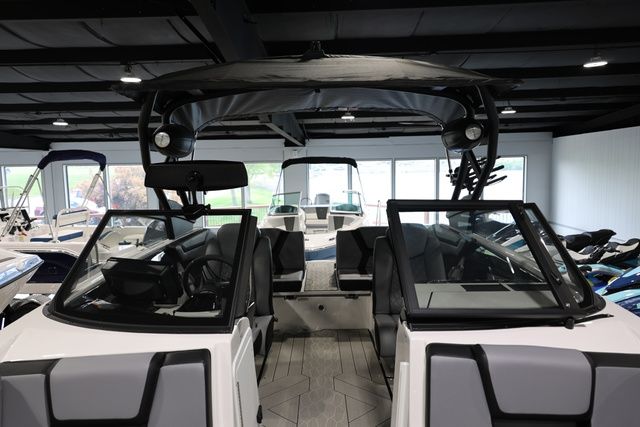 2026 Yamaha Boats 222 XE BOTH COLORS AVAILABLE - 14
