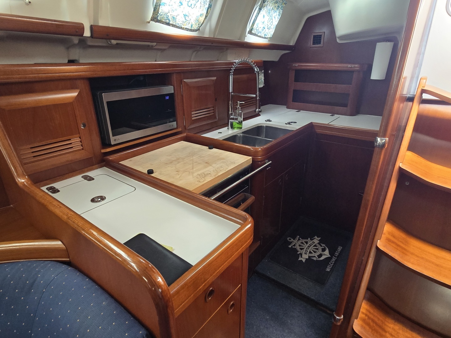 2004 Beneteau 423 - Image 39