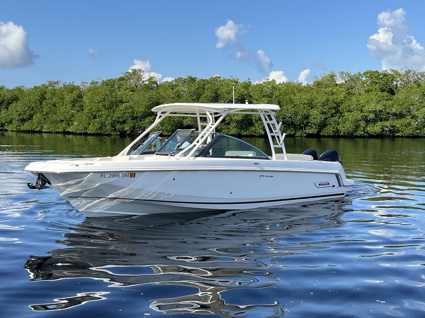 2019 Boston Whaler 270 Vantage