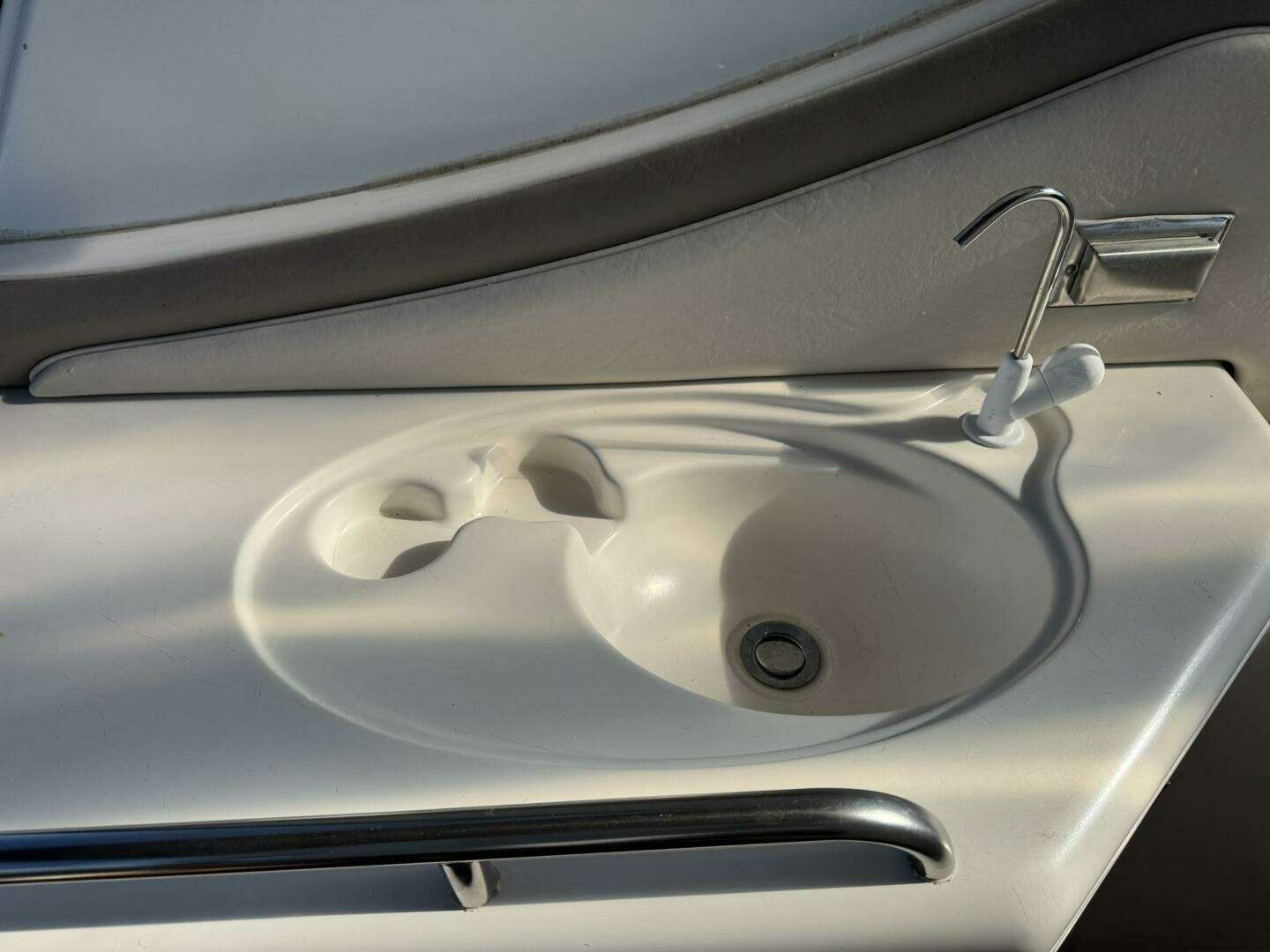 2003 Cruisers Yachts 3772 - Image 25