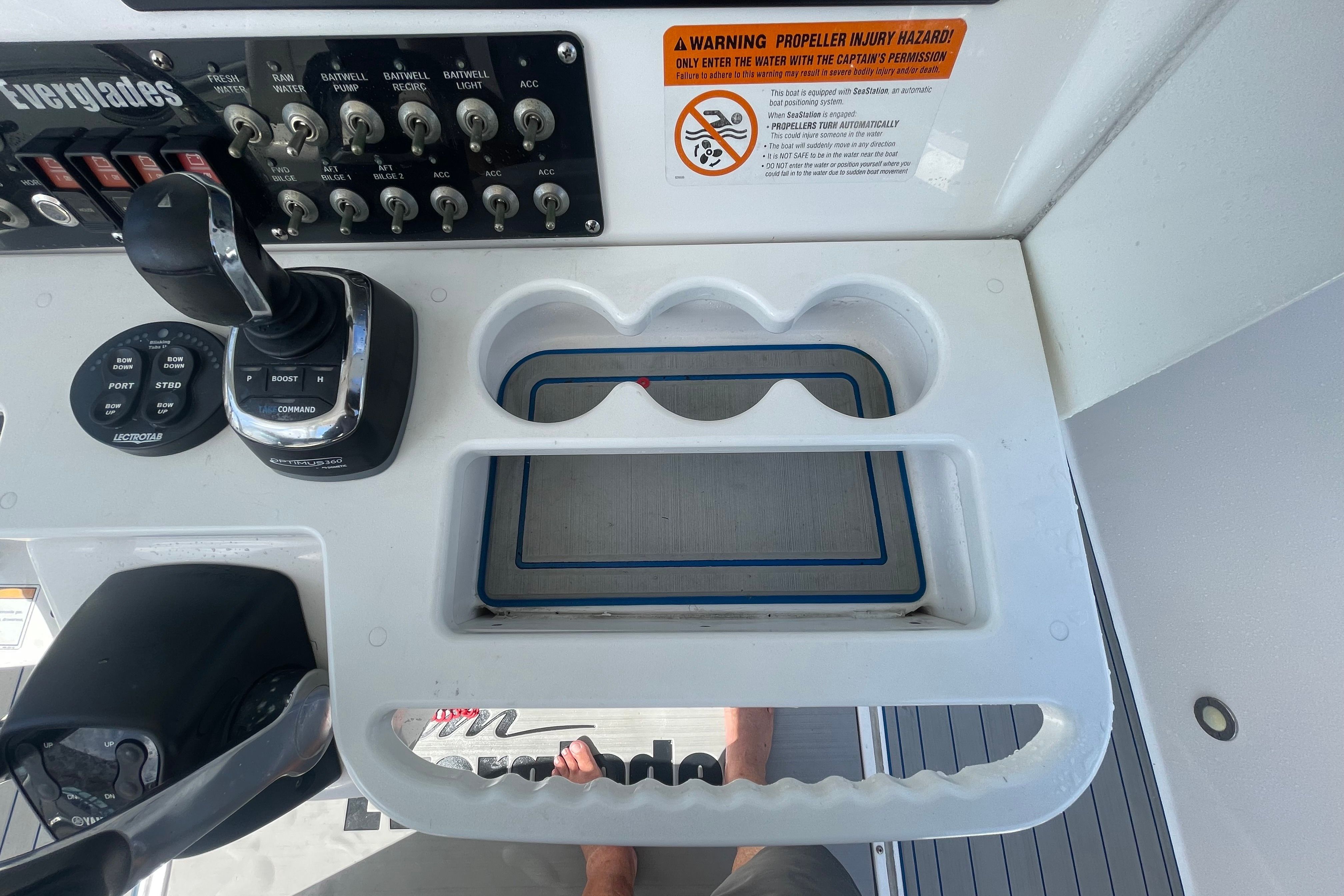 2017 Everglades 325 Center Console - 67