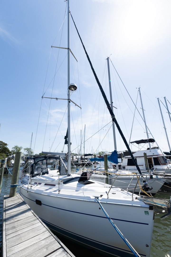 2005 Hunter 36 - Image 2
