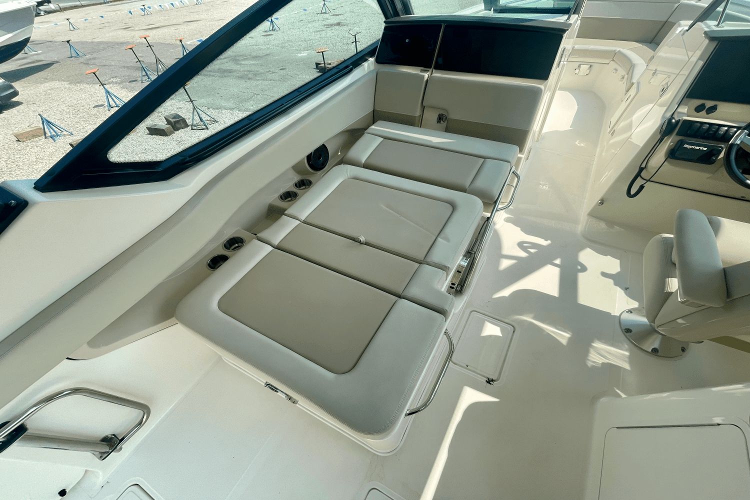 2022 Boston Whaler 280 Vantage - 11