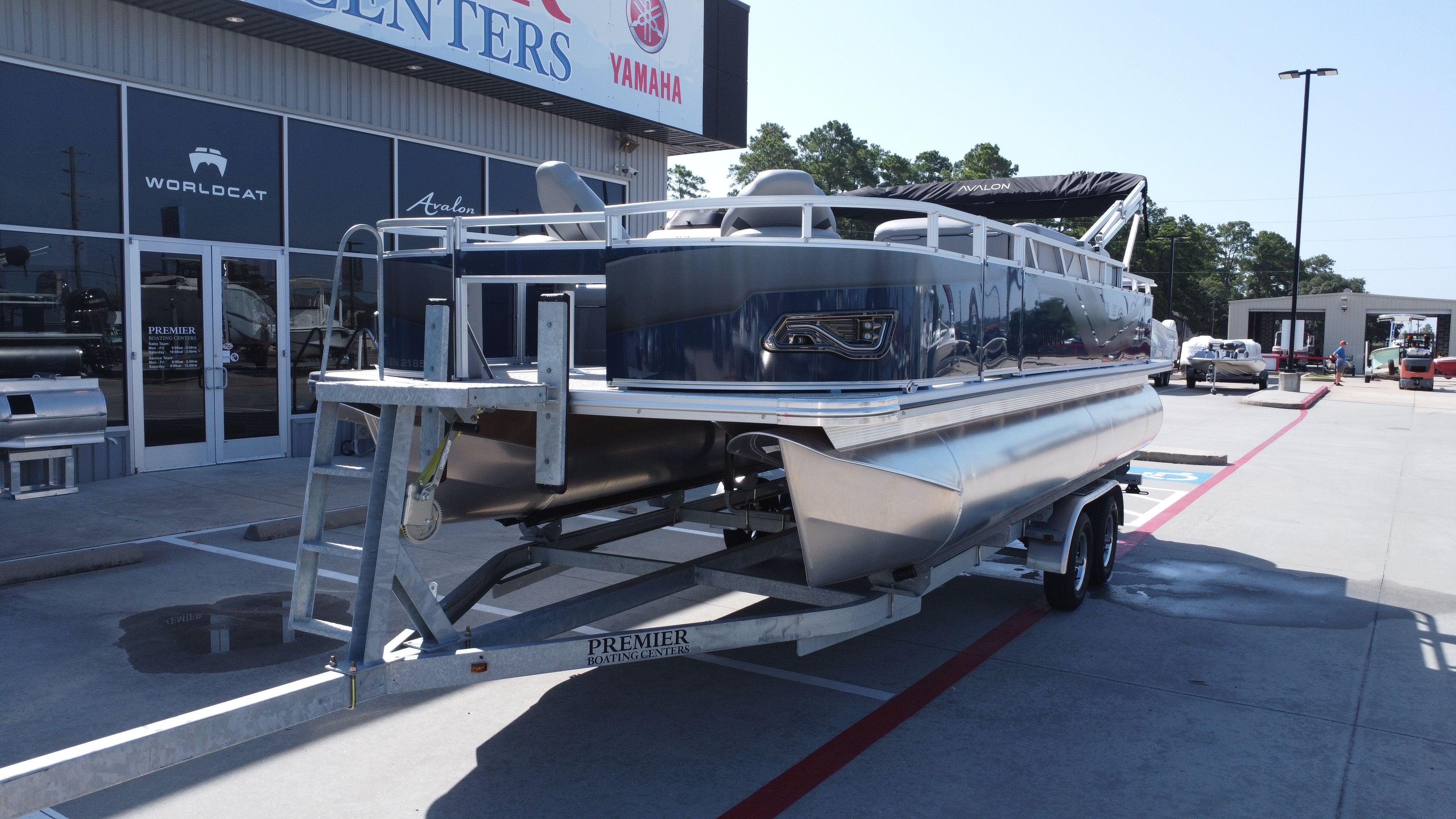 2025 Avalon Venture 85 Rear Fish - 21' - 8