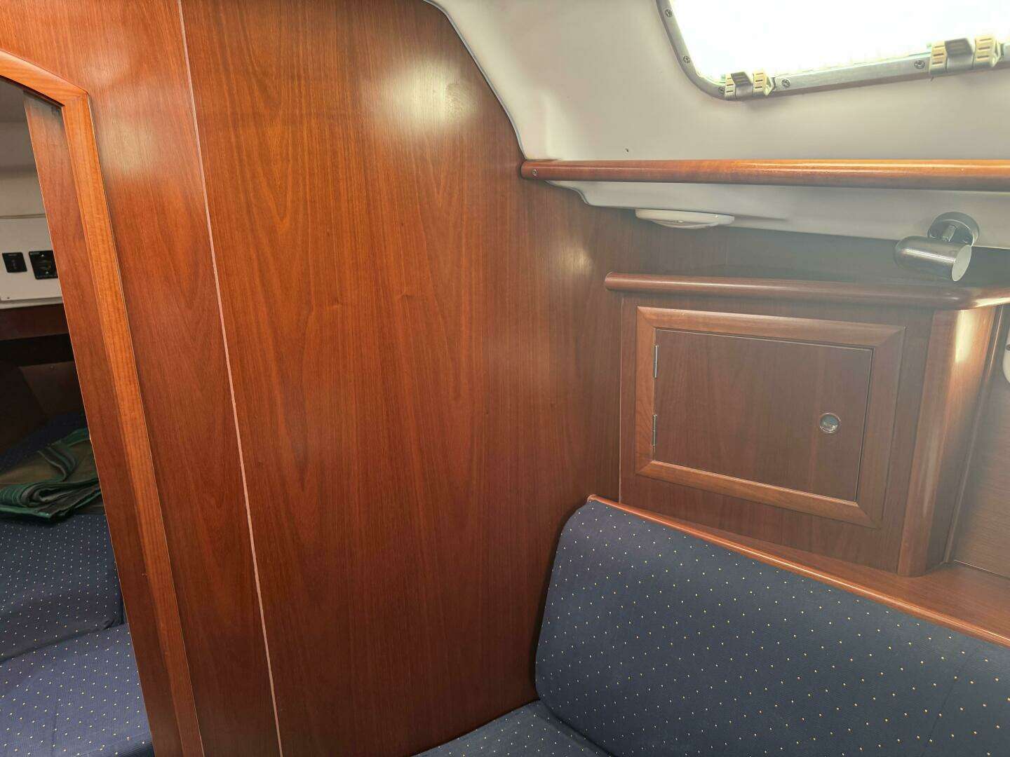 2005 Beneteau Oceanis 331 - Image 13