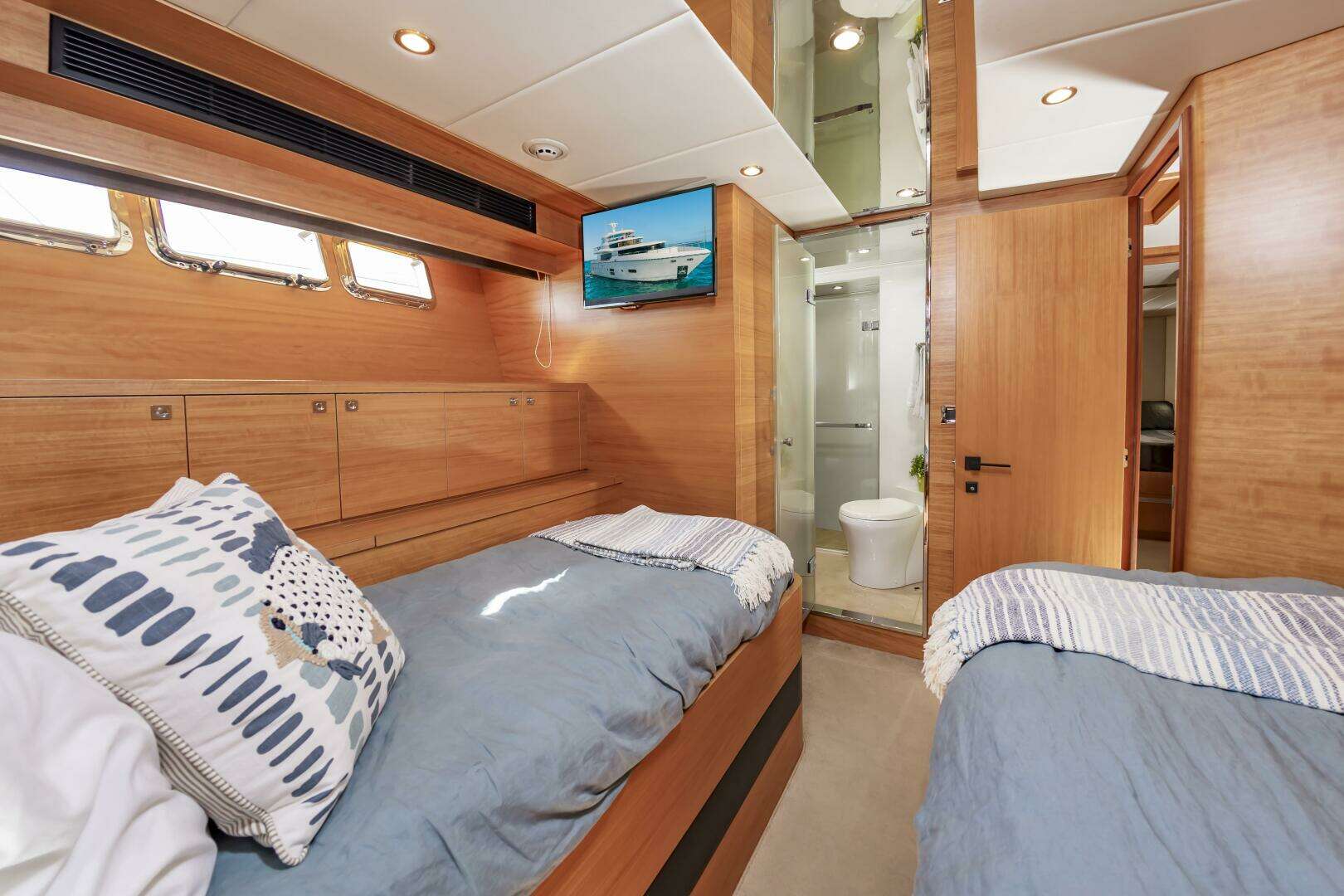 2017 Johnson 93 Flybridge - Image 86
