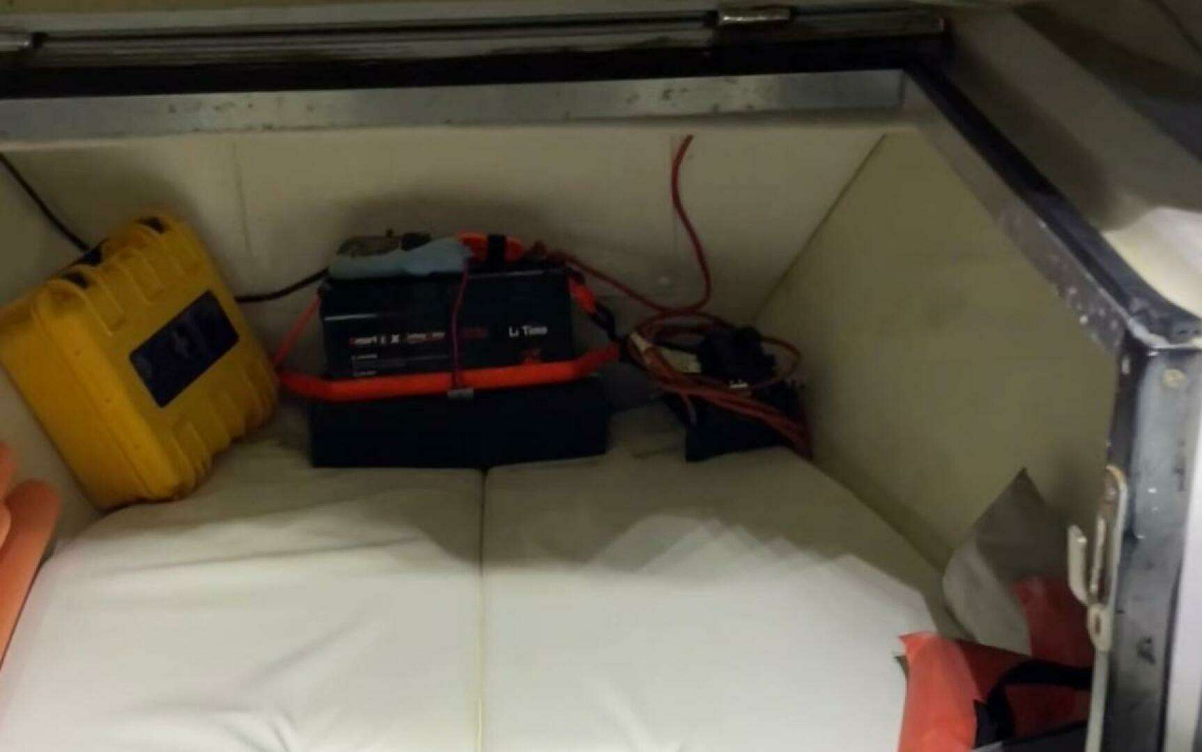 1990 Wellcraft Scarab 30 Sport - Image 44