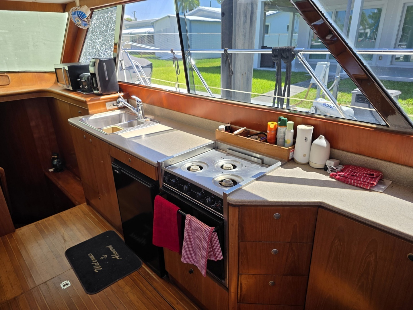 2001 Horizon Sundeck - Image 9