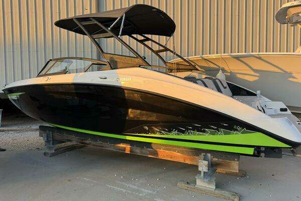 2021 Yamaha Boats AR 250