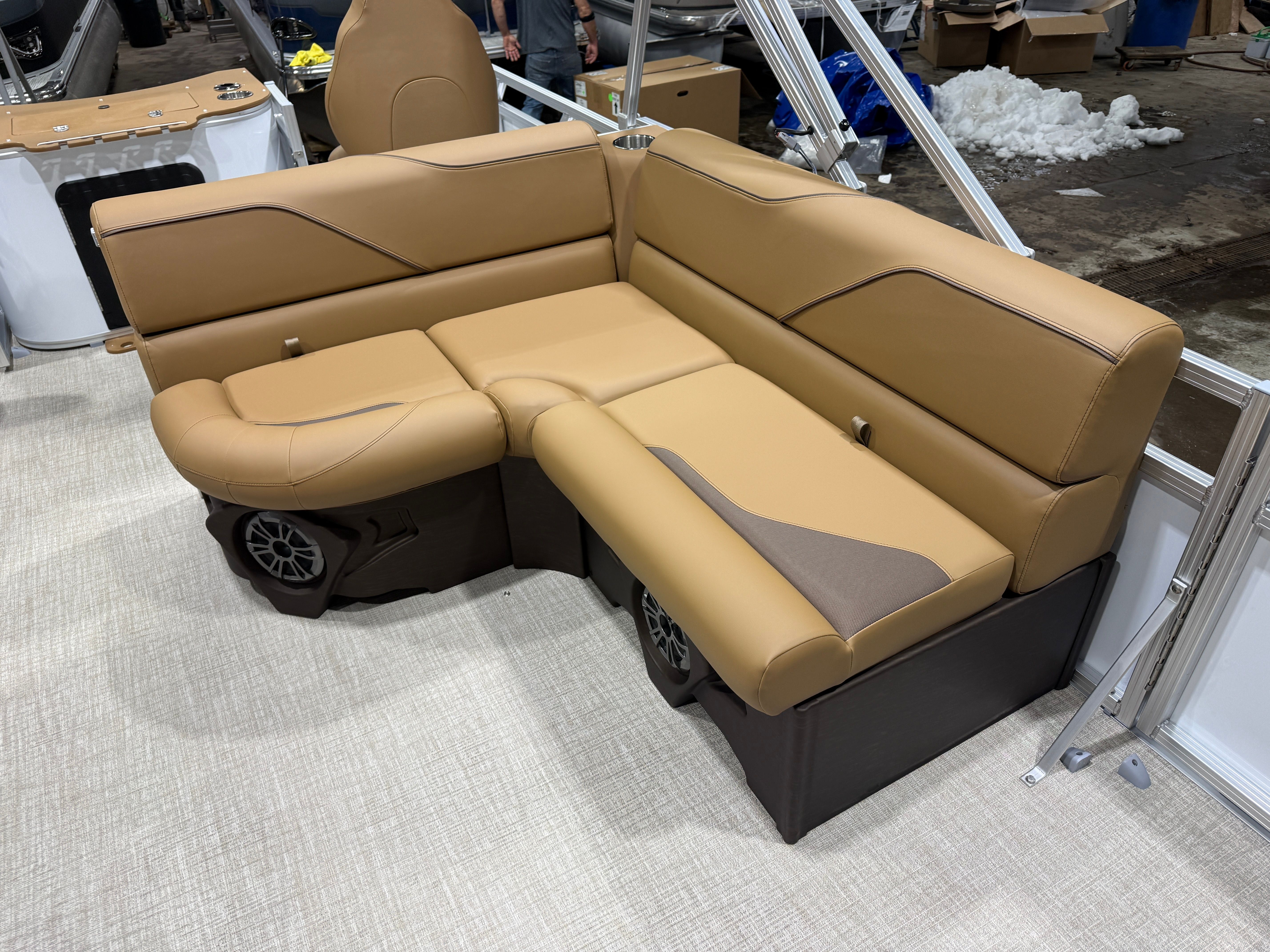 2026 Tahoe Sport Rear Fish 2185 & 4-Stroke $32995 - 9