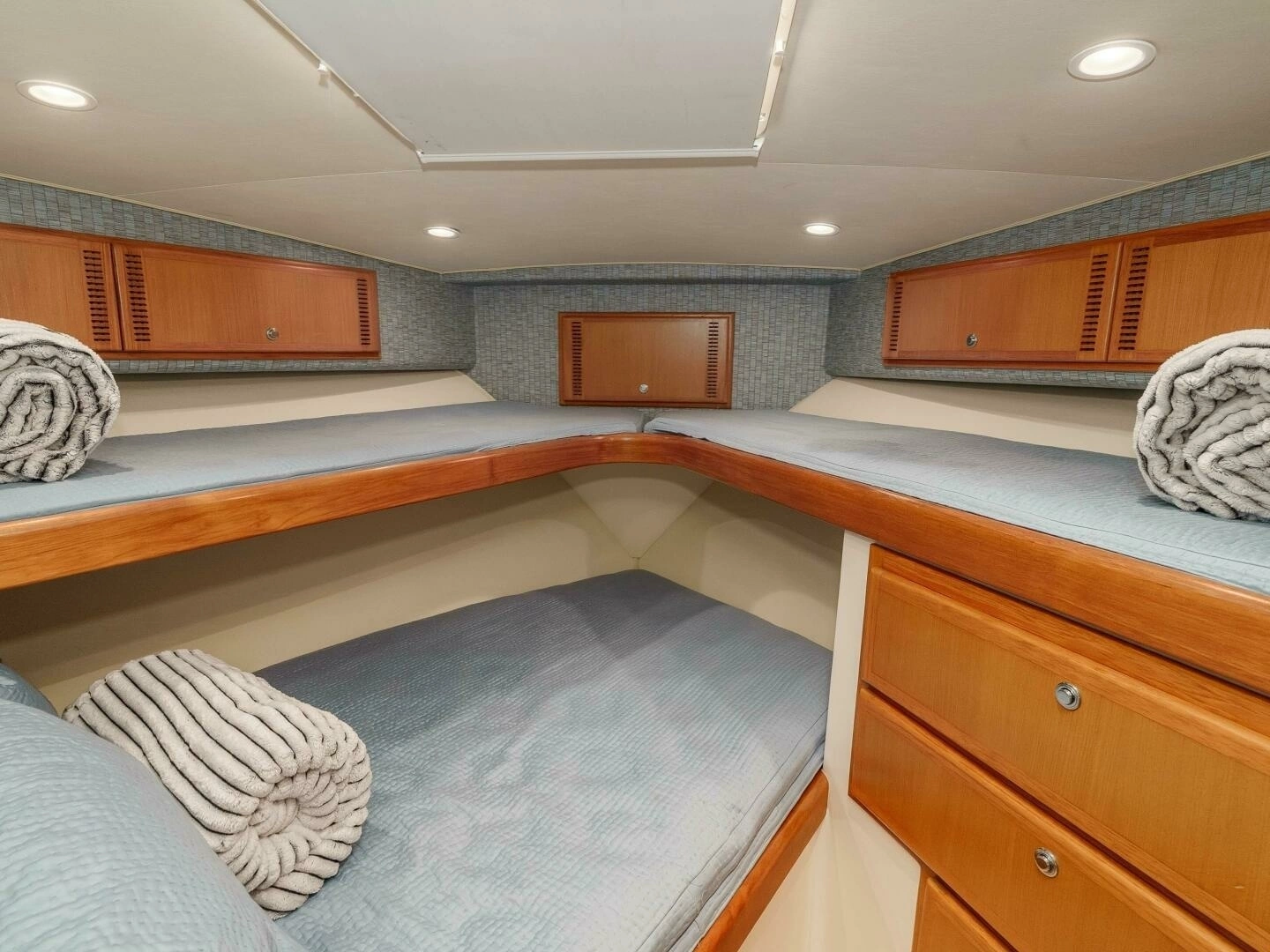 2008 Cabo 38 Express - Image 11