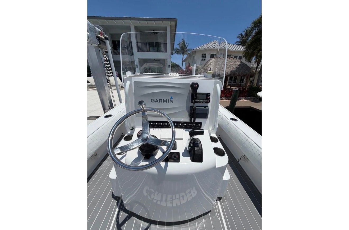 Helm of a Contender 25 Bay boat with Garmin equipment.