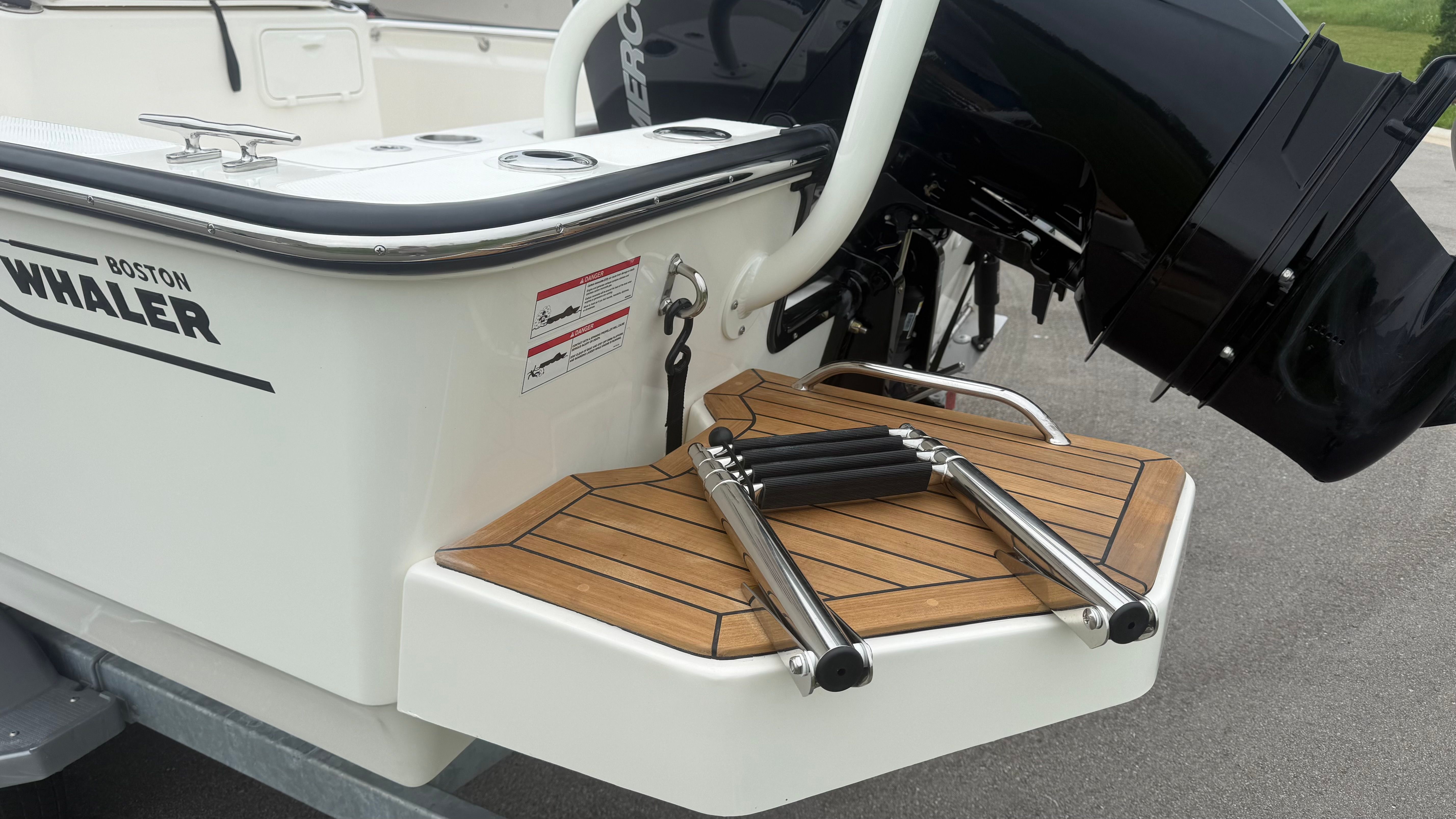 2026 Boston Whaler 210 Montauk - 4