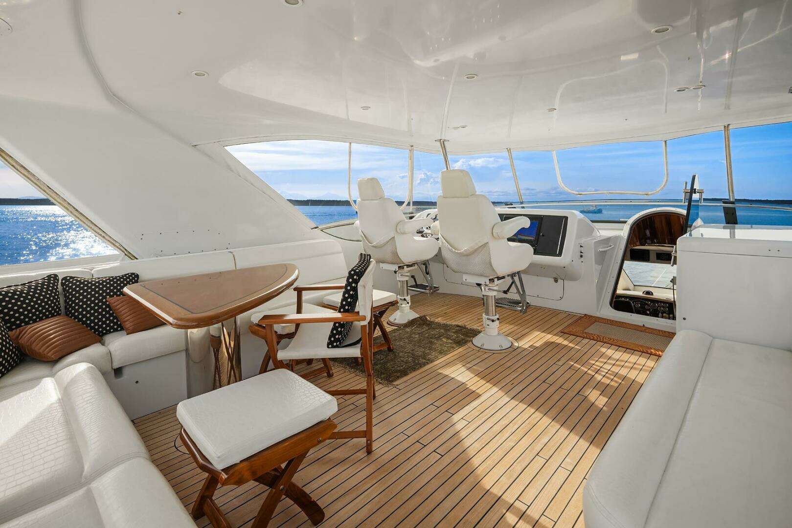 2001 Hatteras Cockpit Motoryacht - Image 18