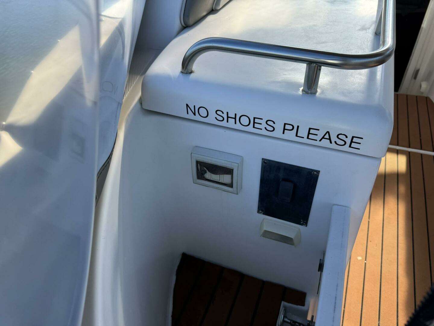 2003 Cruisers Yachts 3772 - Image 13