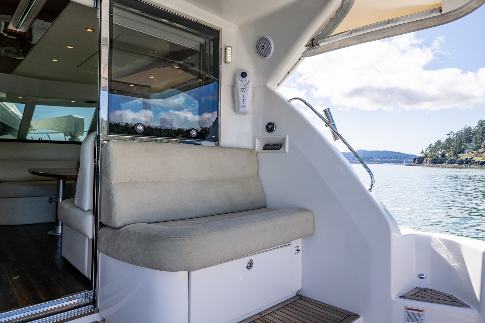 2011 Riviera 43 Open Flybridge - Image 8