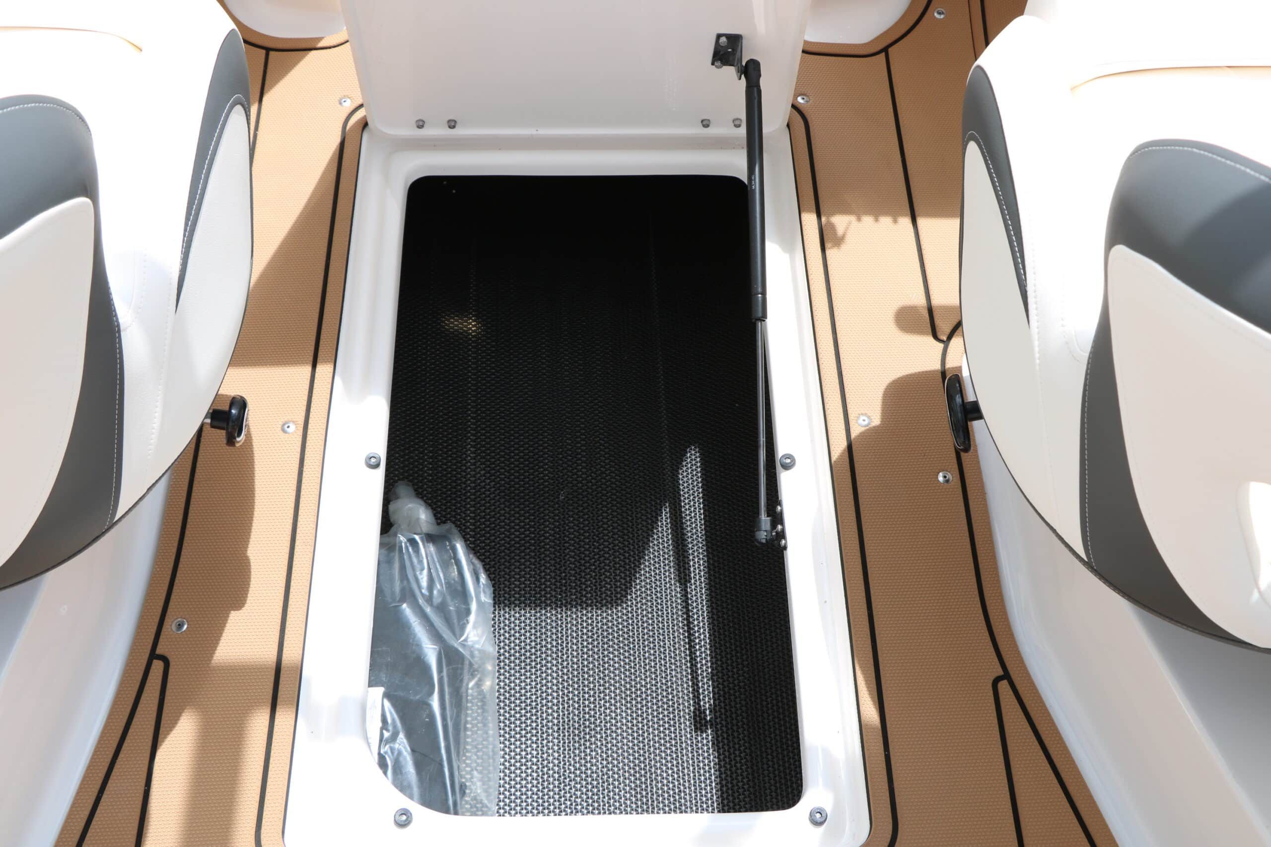2025 Chaparral 23 SSi - 35