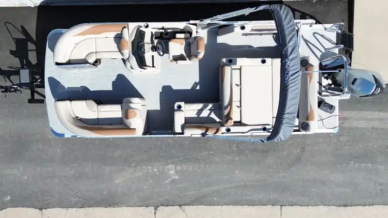 2026 Avalon LSZ Versatile Rear Lounger 23FT - 4