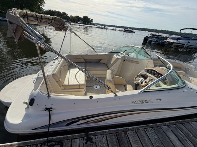 2001 Sea Ray 210 Sundeck