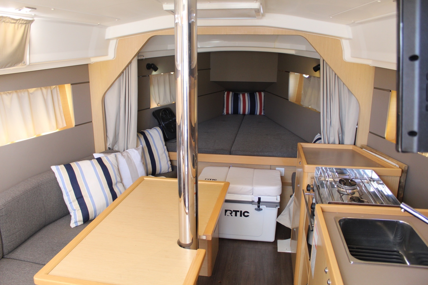 2016 Beneteau 35 Oceanis - Image 31
