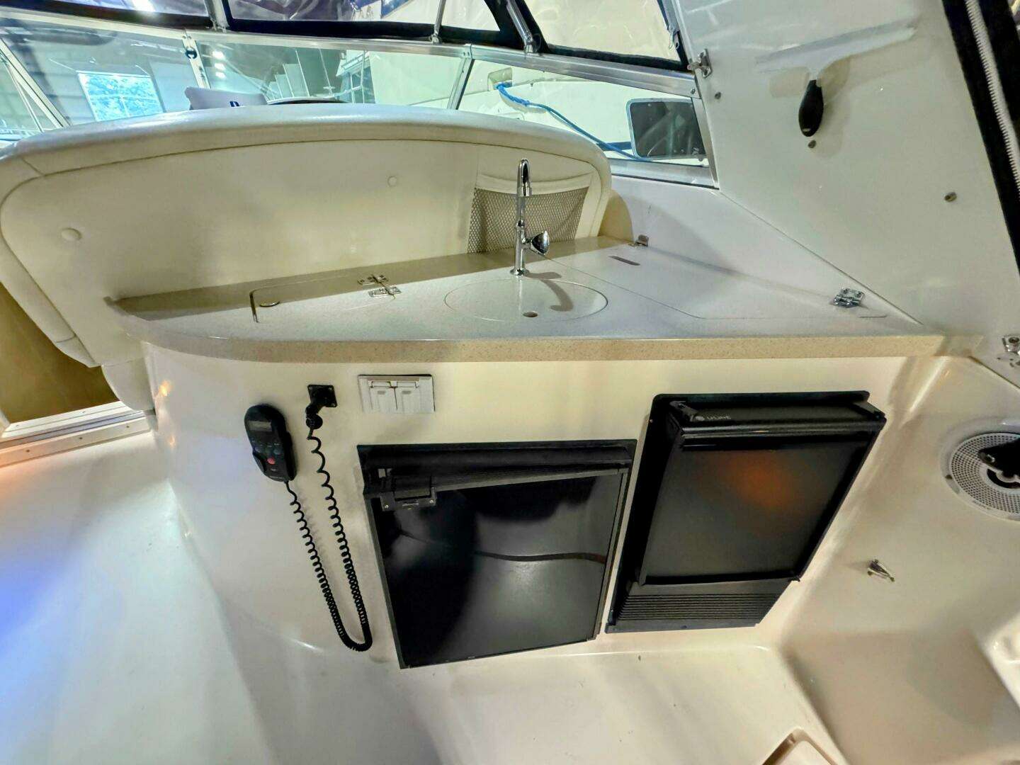 2002 Rinker 342 Fiesta Vee - Image 14