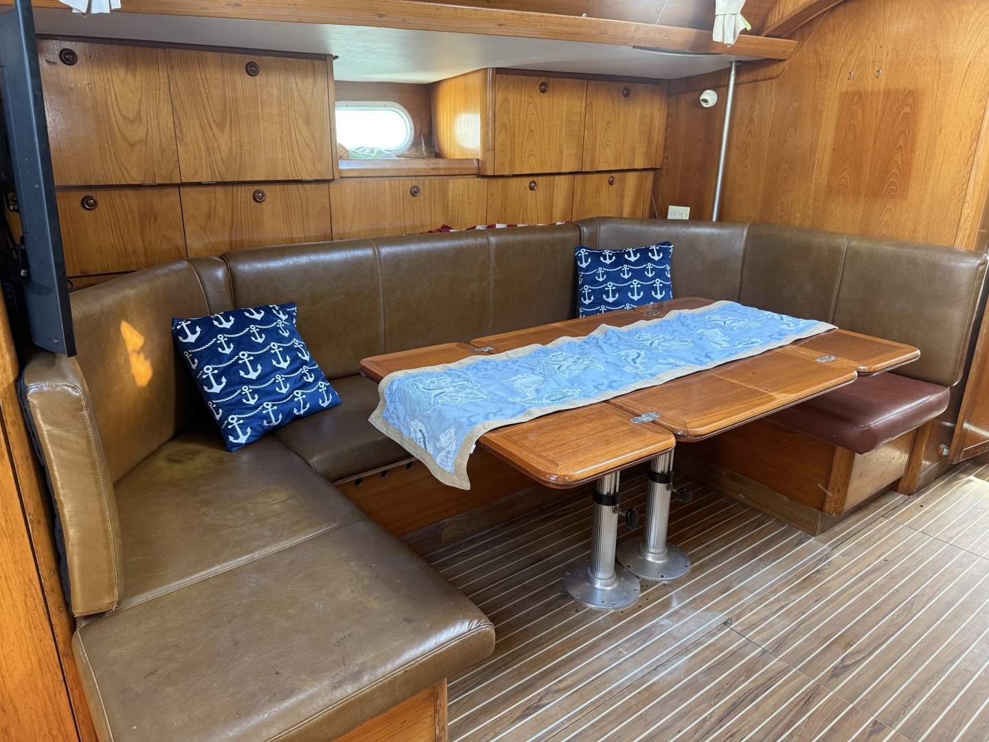 1996 Jeanneau Sun Odyssey 50 - Image 9