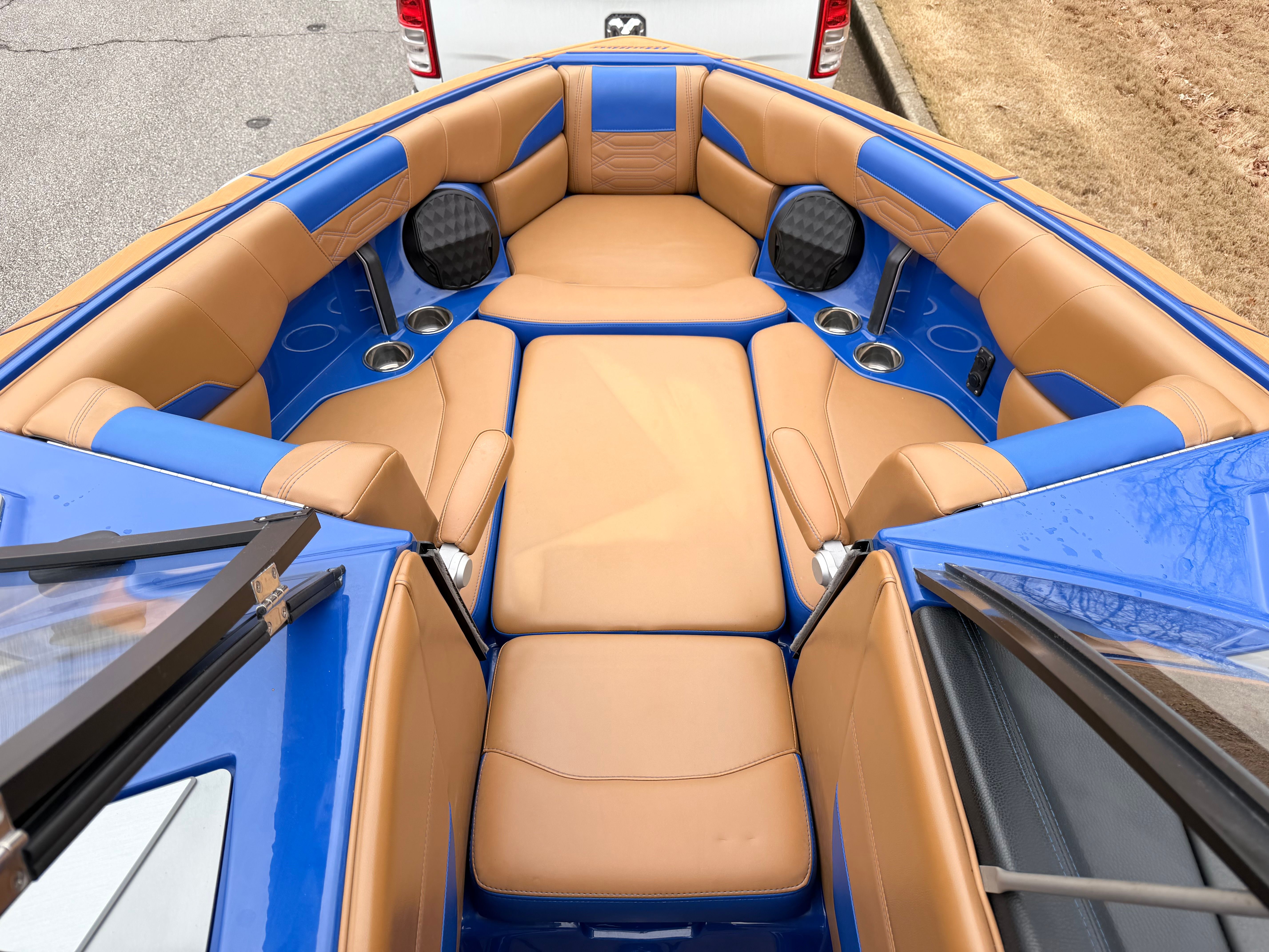 2022 MALIBU 25 LSV - Image 7