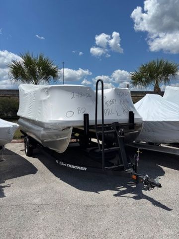 2026 Sun Tracker Party Barge 16 DLX
