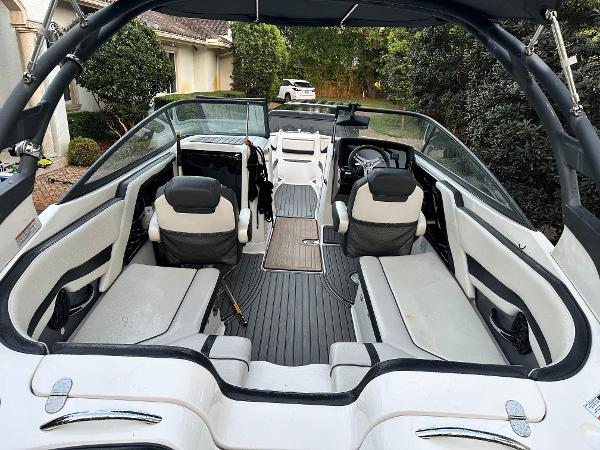 2018 Yamaha Boats 242 Limited S - 9