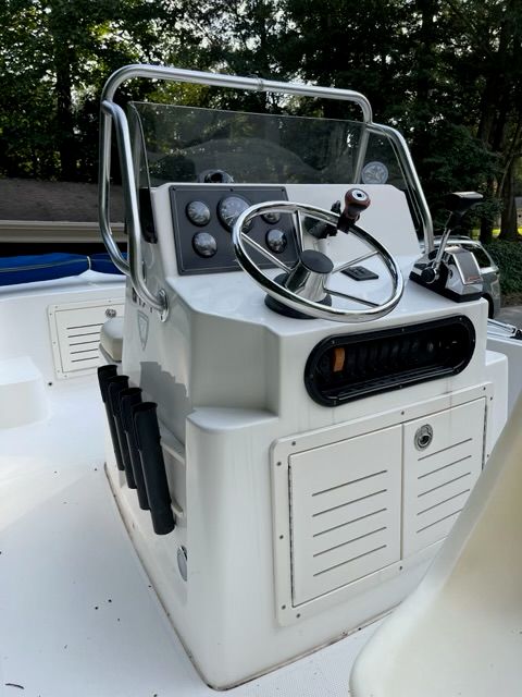 Mako 171 Center Console boat dashboard, 2006 model, close-up view.